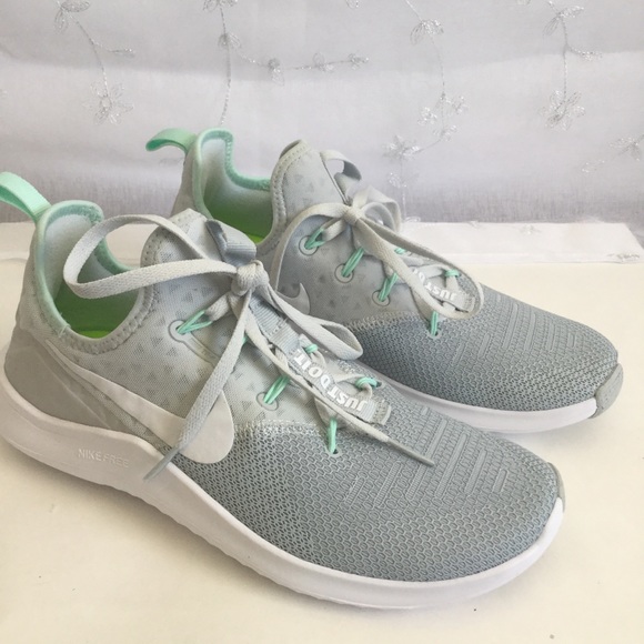 Nike Shoes - Nike Free Run TR 8